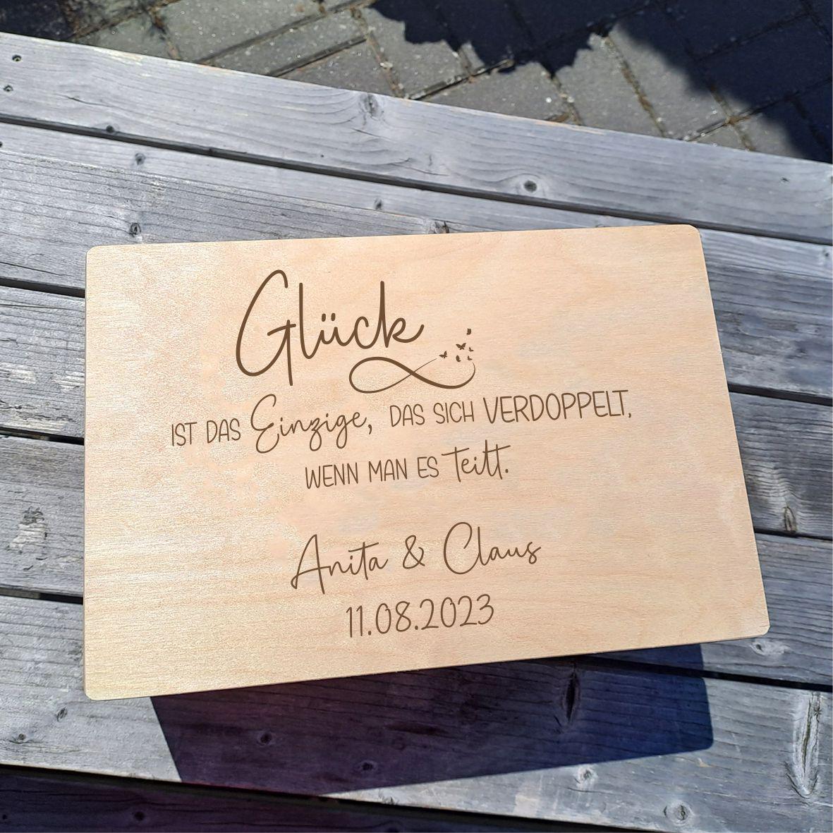 Personalisierte Erinnerungskiste Hochzeit Geschenk zur Hochzeit Erinnerungsbox - mit deinen Wunschnamen - Hochzeitsdatum- Glück ist..